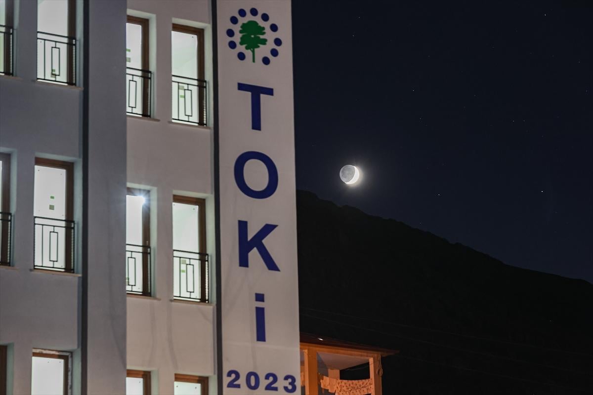 Depremin merkezi Elbistan'da kalıcı konutlar yükseldi