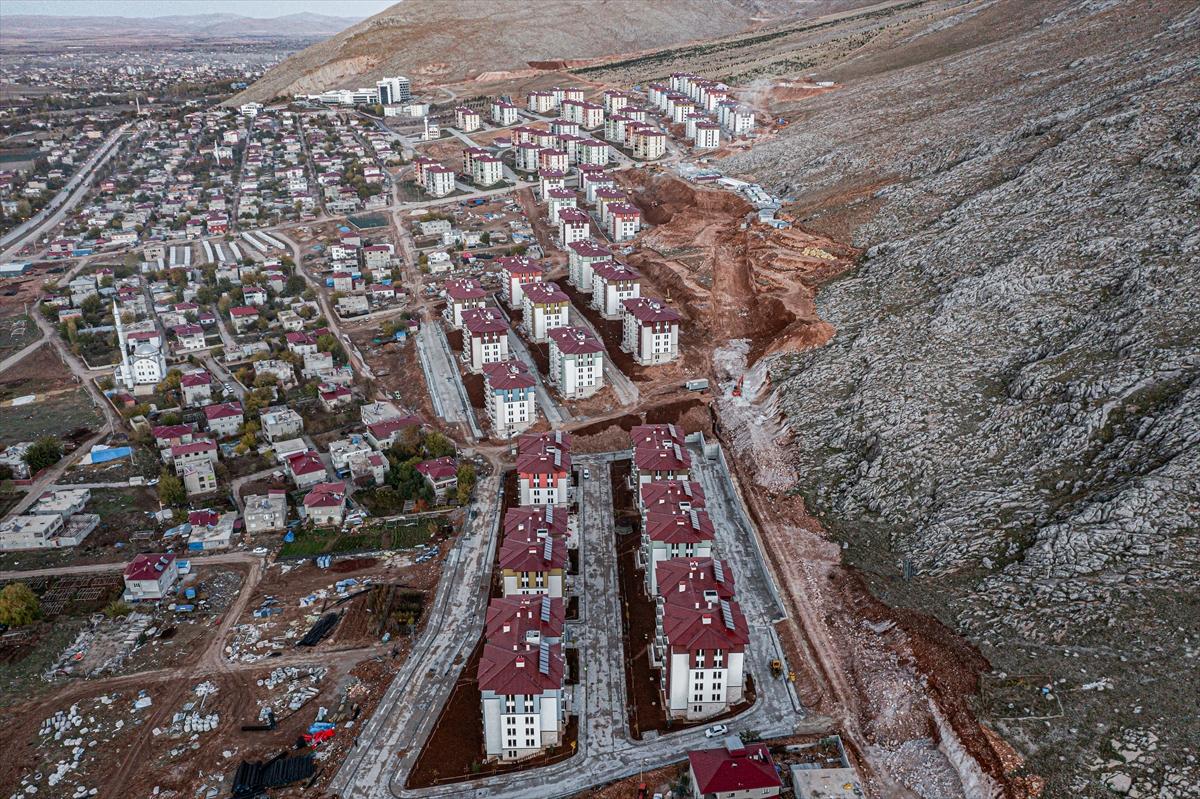 Depremin merkezi Elbistan'da kalıcı konutlar yükseldi