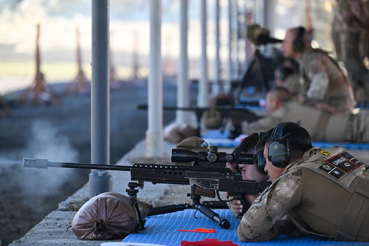 İzmir'de jandarma keskin nişancıları yarıştı
