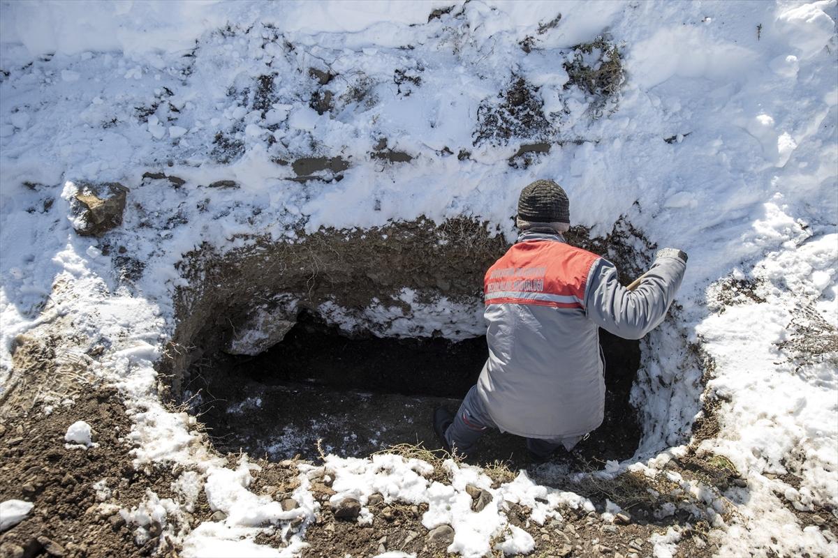 Erzurum'da toprak donmadan mezarlar kazıldı