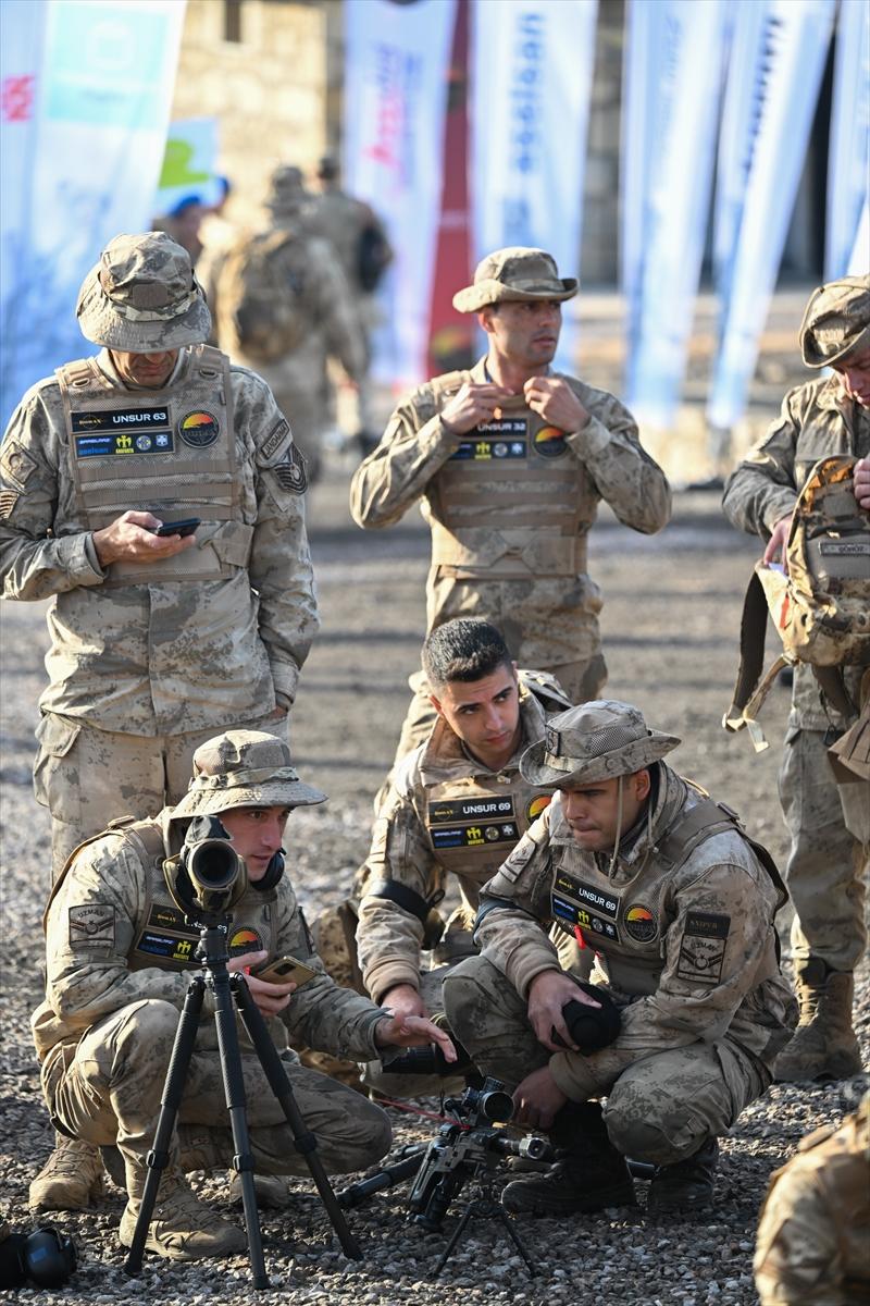 İzmir'de jandarma keskin nişancıları yarıştı