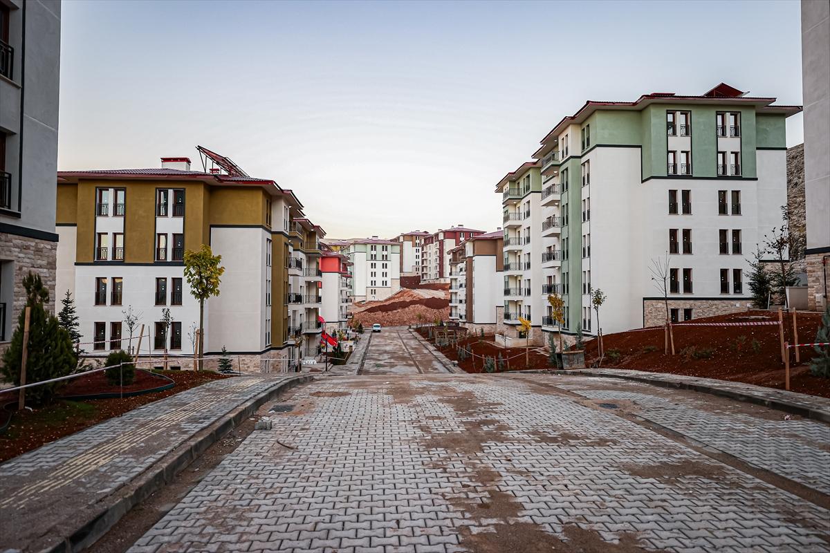 Depremin merkezi Elbistan'da kalıcı konutlar yükseldi