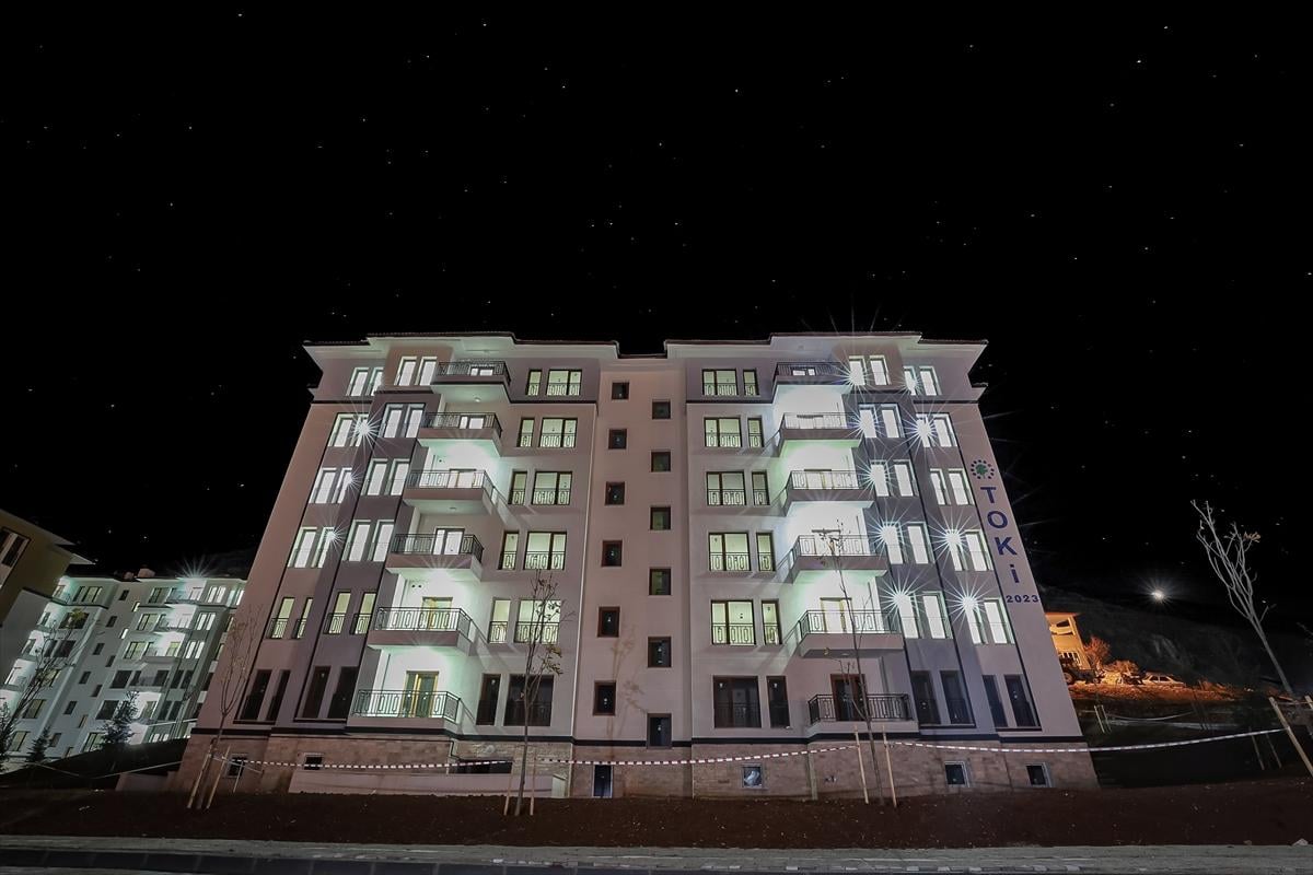 Depremin merkezi Elbistan'da kalıcı konutlar yükseldi