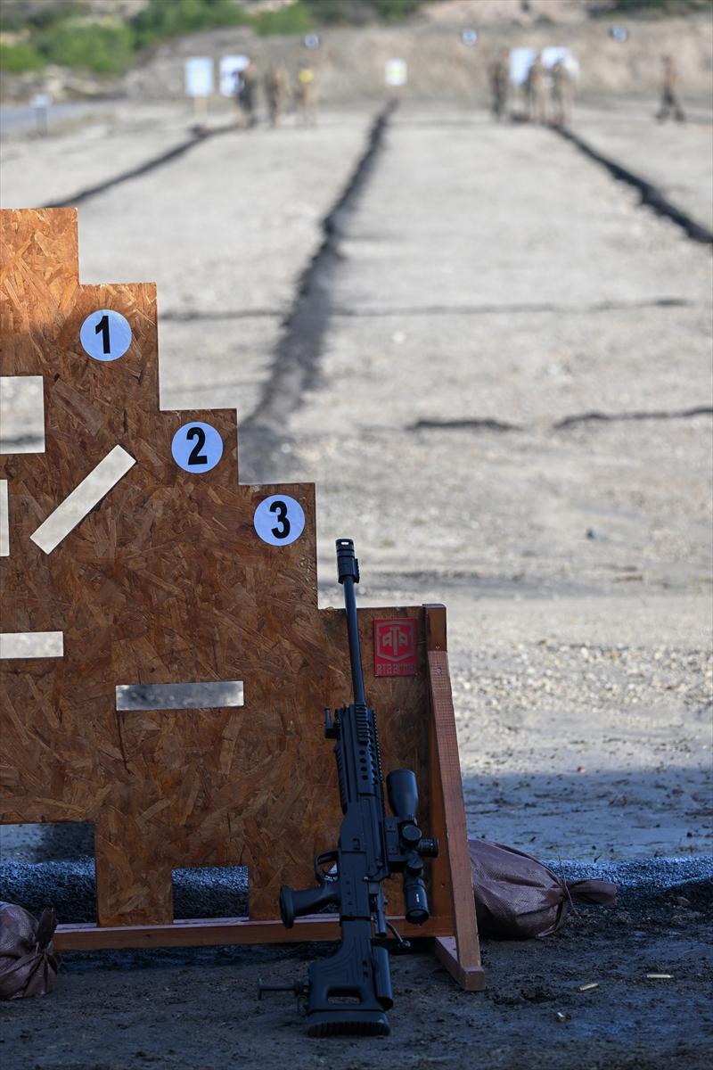 İzmir'de jandarma keskin nişancıları yarıştı