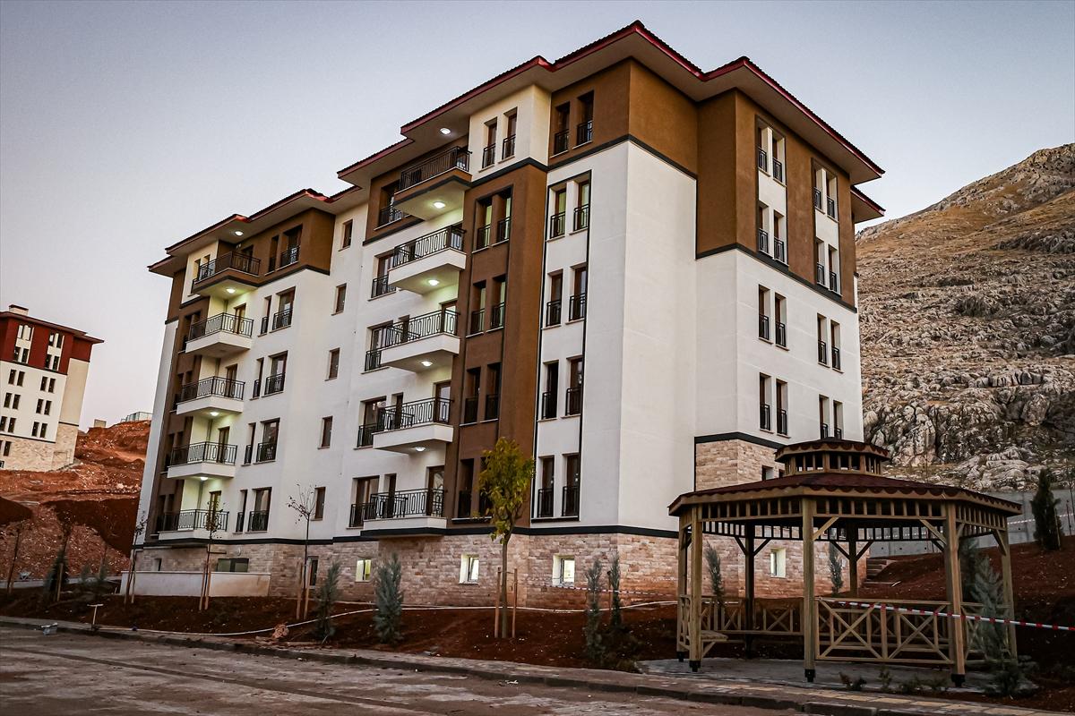 Depremin merkezi Elbistan'da kalıcı konutlar yükseldi