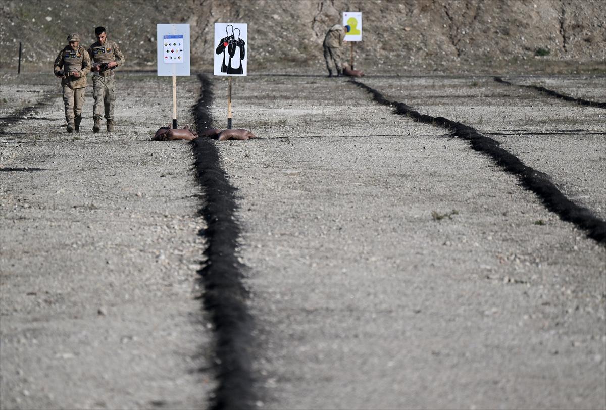 İzmir'de jandarma keskin nişancıları yarıştı