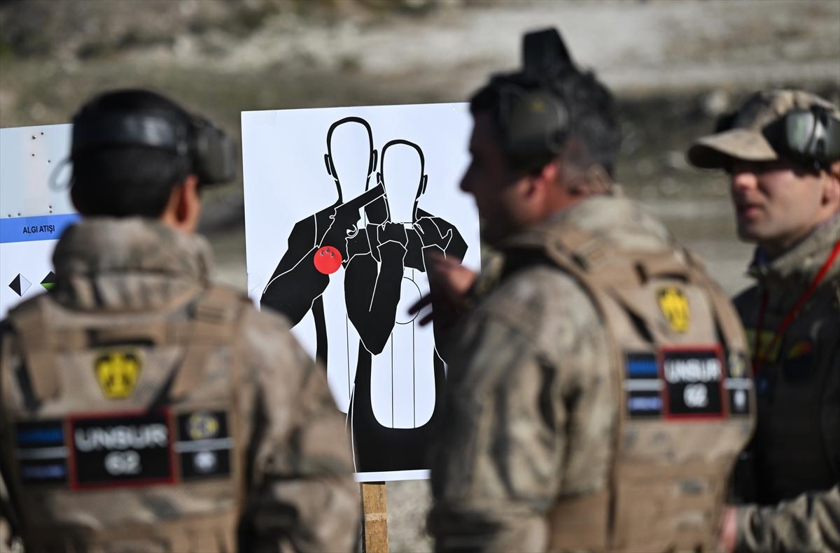 İzmir'de jandarma keskin nişancıları yarıştı