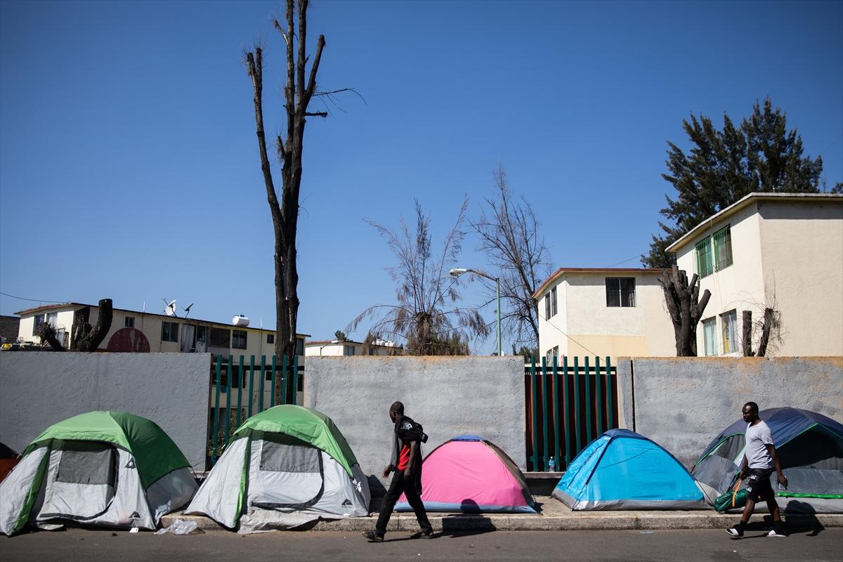 Haitili göçmenler Meksika'da kamp kurdu