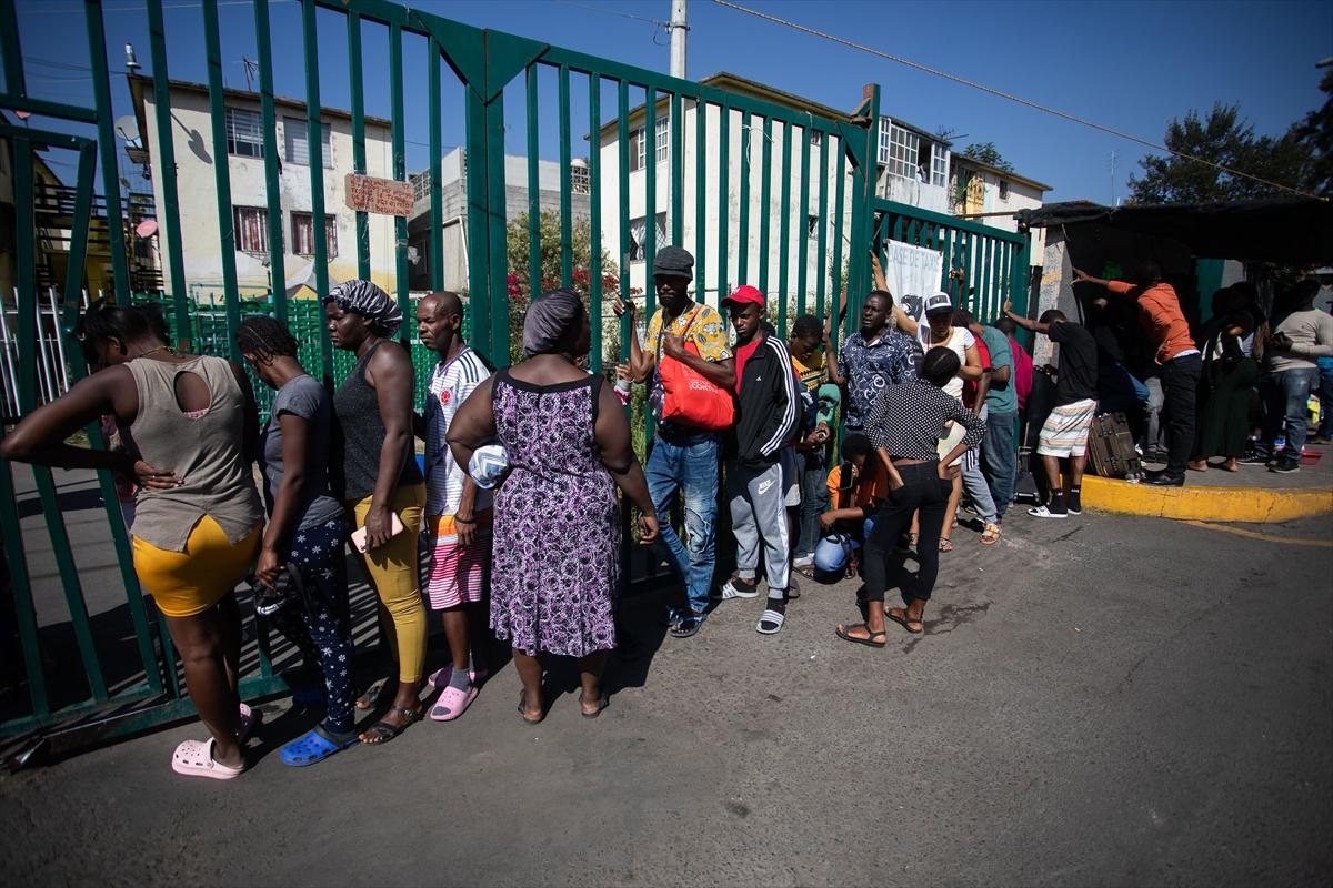 Haitili göçmenler Meksika'da kamp kurdu