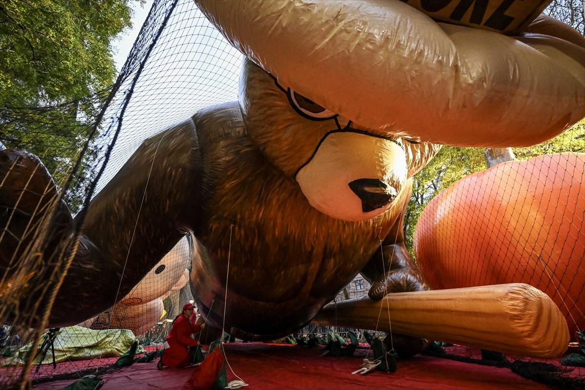 Devasa balonlar New York sokaklarında! Şükran Günü için hazırlıklar sürüyor...