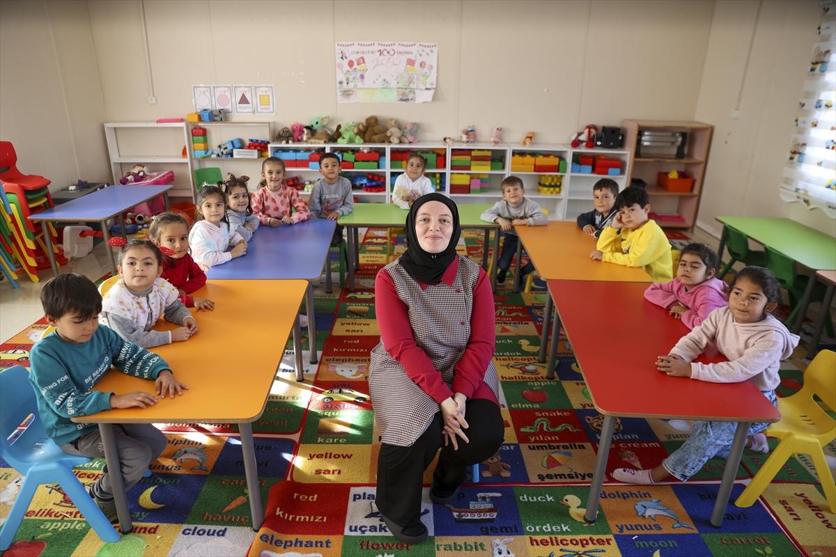 Minik depremzedeler, konteyner kentlerde eğitim hayatına devam ediyor