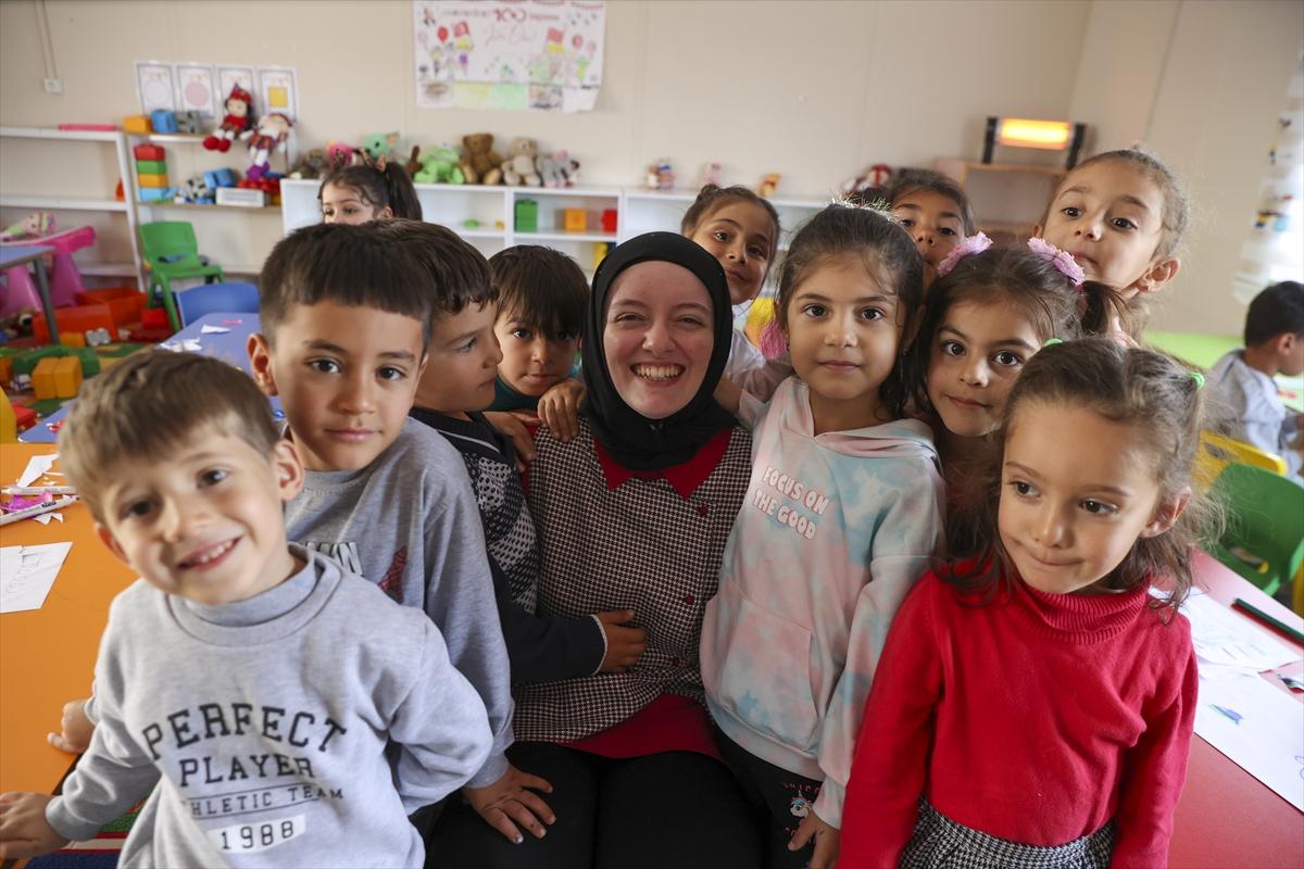 Minik depremzedeler, konteyner kentlerde eğitim hayatına devam ediyor