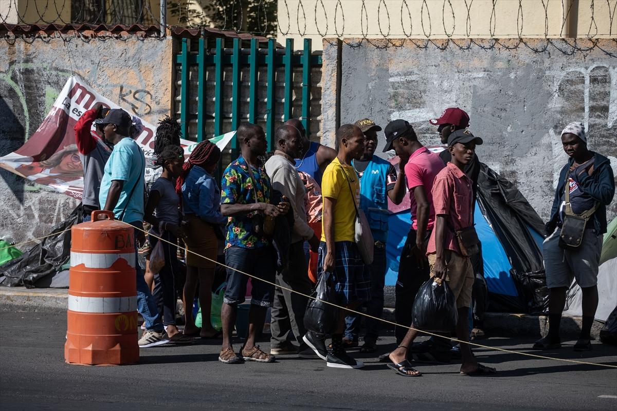 Haitili göçmenler Meksika'da kamp kurdu