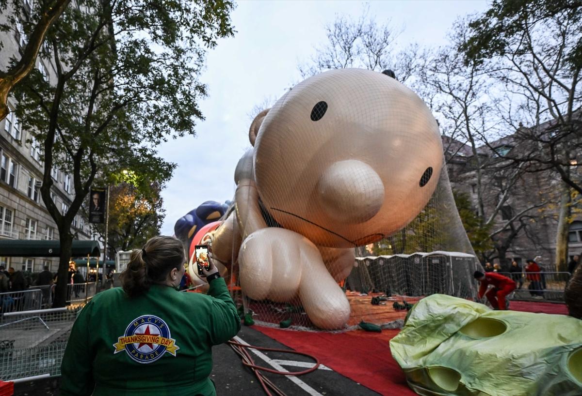Devasa balonlar New York sokaklarında! Şükran Günü için hazırlıklar sürüyor...