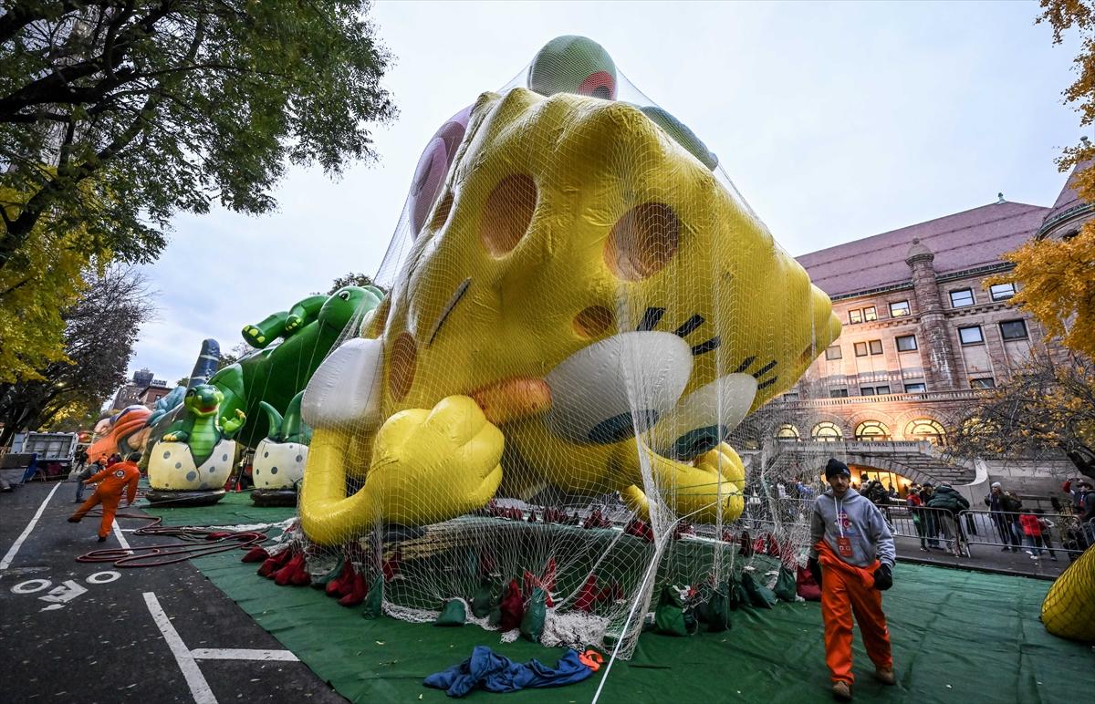 Devasa balonlar New York sokaklarında! Şükran Günü için hazırlıklar sürüyor...