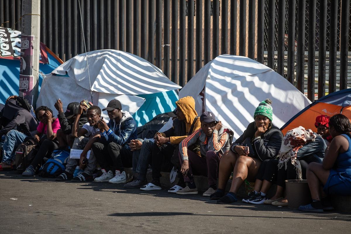 Haitili göçmenler Meksika'da kamp kurdu