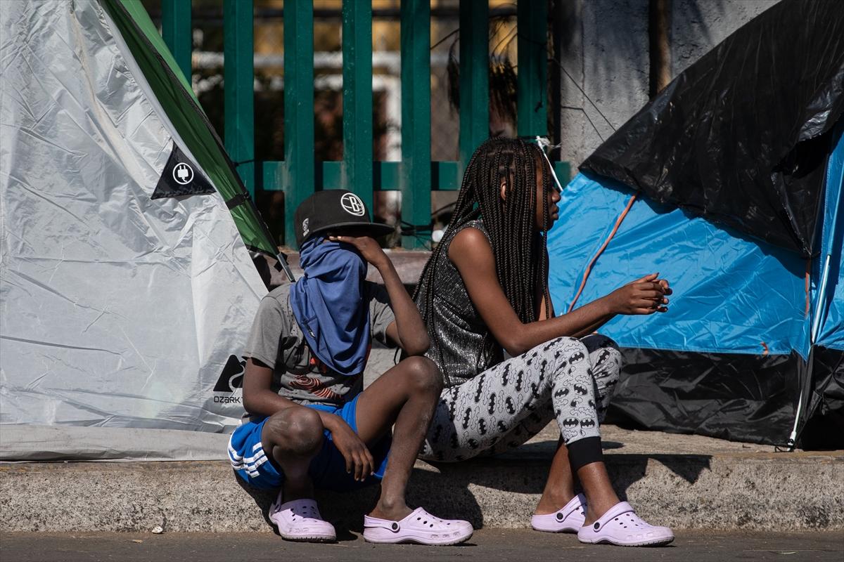 Haitili göçmenler Meksika'da kamp kurdu