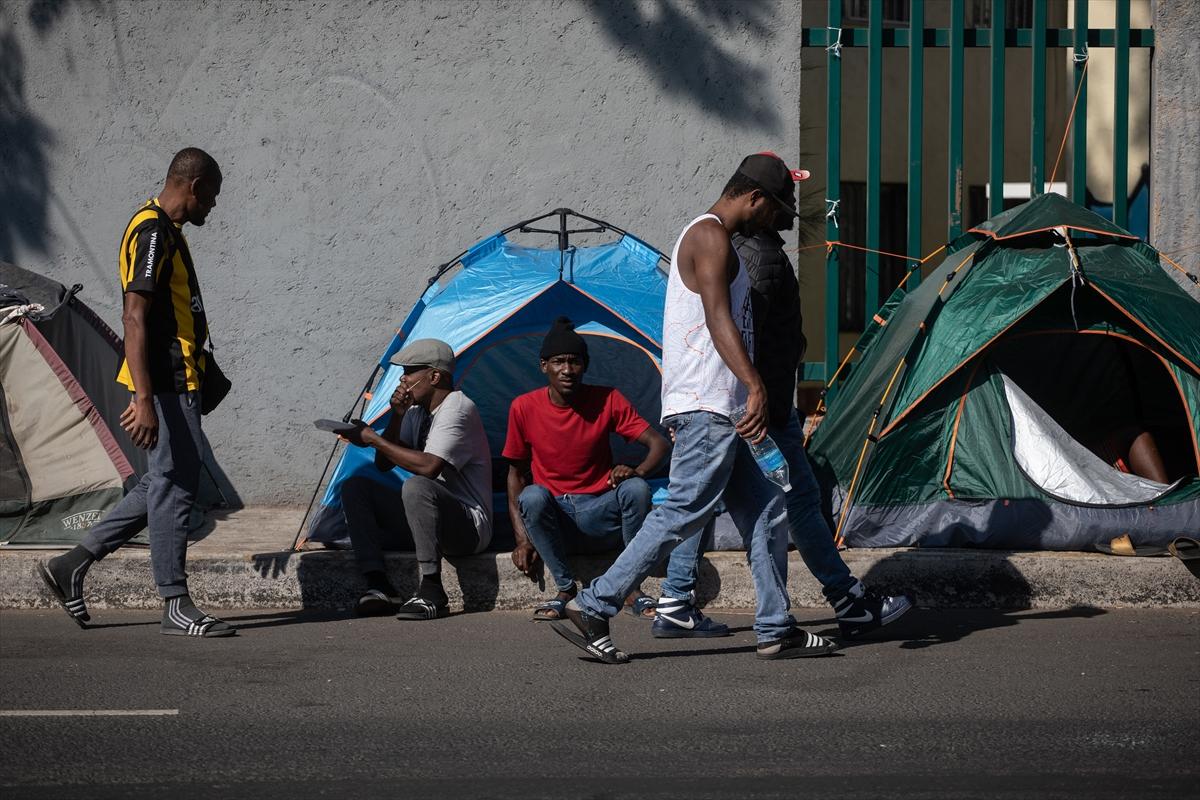 Haitili göçmenler Meksika'da kamp kurdu