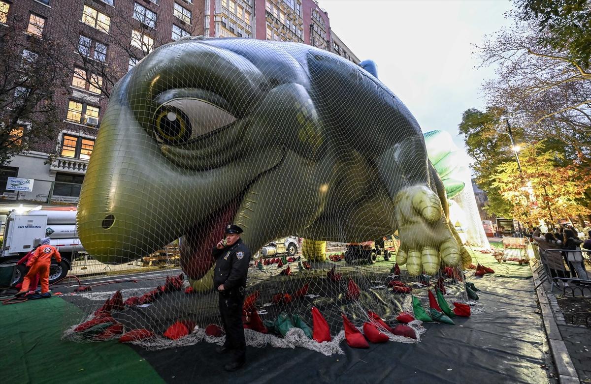 Devasa balonlar New York sokaklarında! Şükran Günü için hazırlıklar sürüyor...