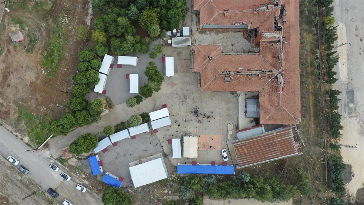 Minik depremzedeler, konteyner kentlerde eğitim hayatına devam ediyor