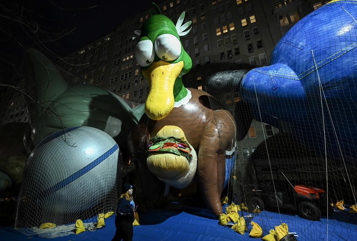 Devasa balonlar New York sokaklarında! Şükran Günü için hazırlıklar sürüyor...