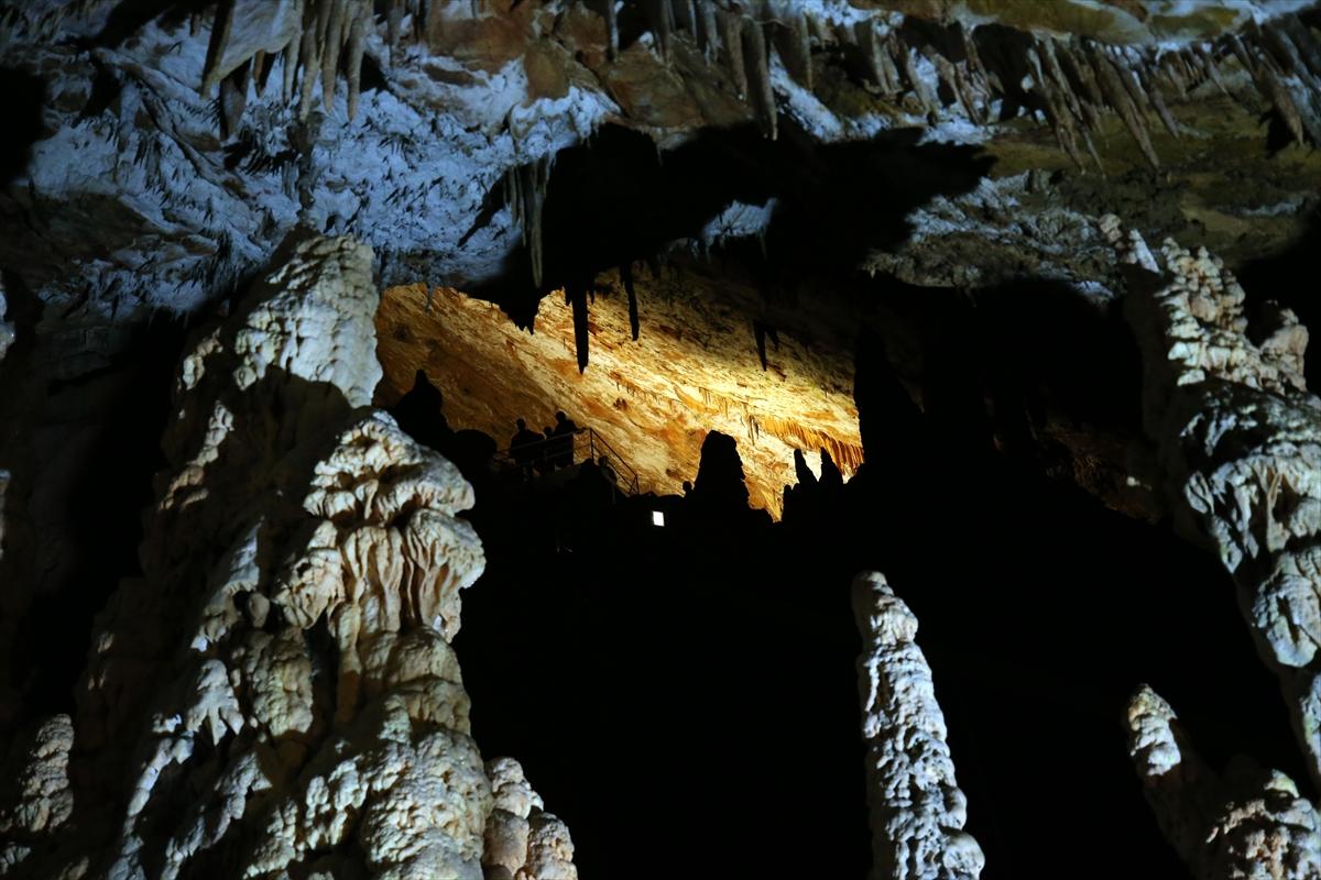 Bursa'nın dikkat çeken 3 milyon yıllık mağarası