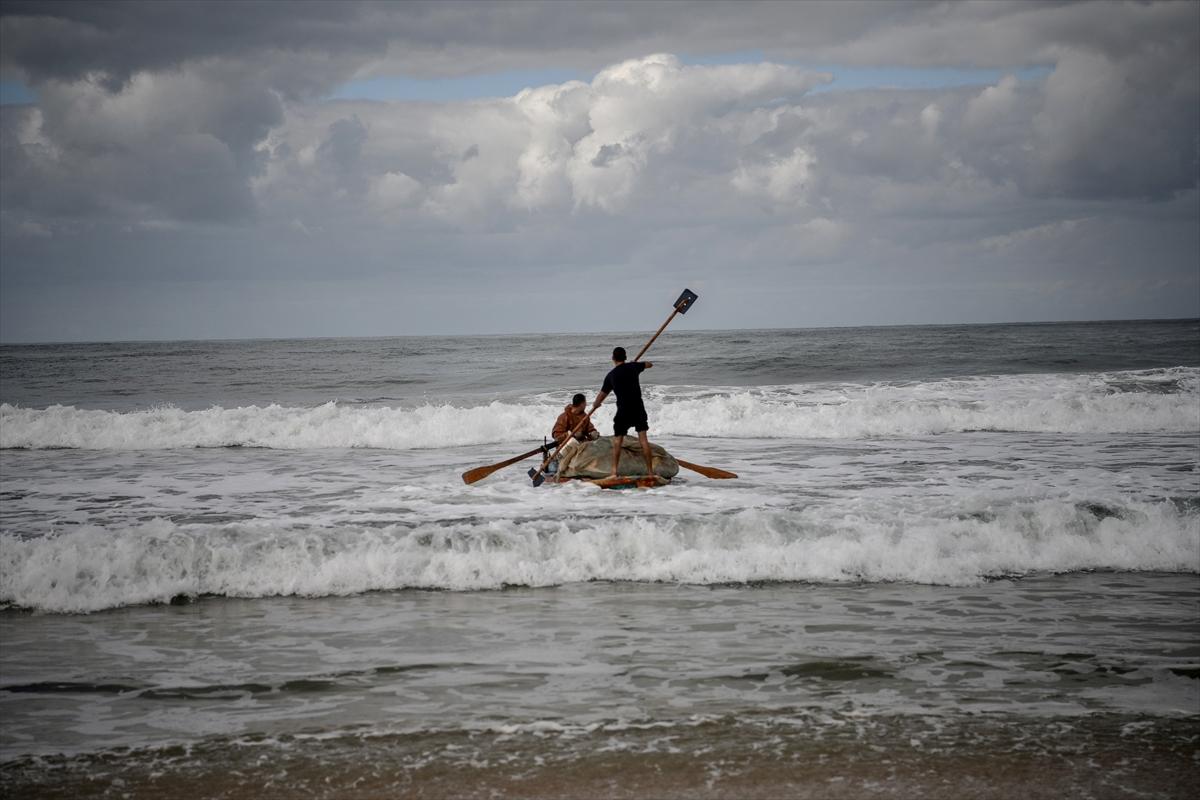 Savaşa insani ara verildi! Filistinliler soluğu sahilde aldı...