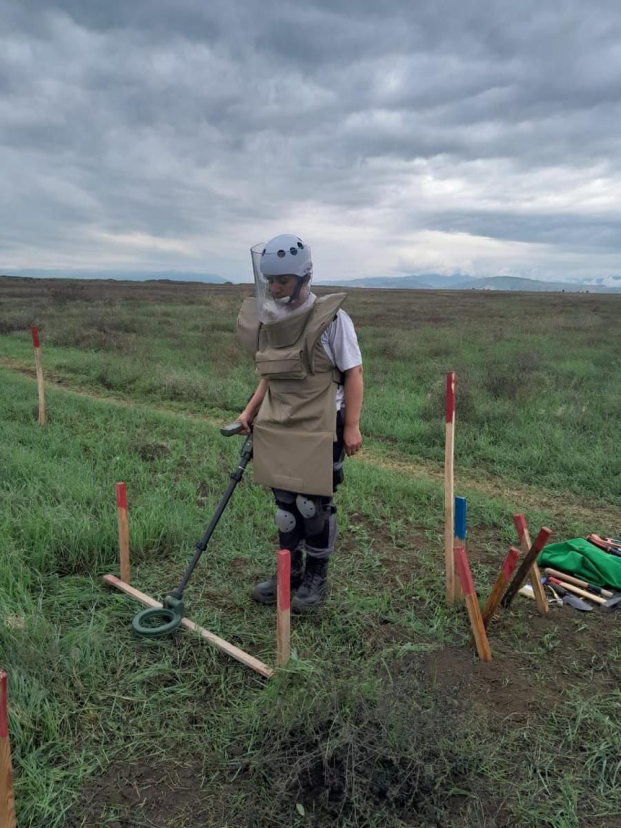 Karabağ'da mayın temizleyen Azerbaycanlı kadınlar