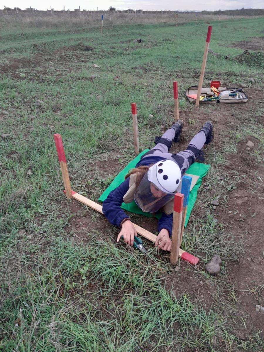 Karabağ'da mayın temizleyen Azerbaycanlı kadınlar