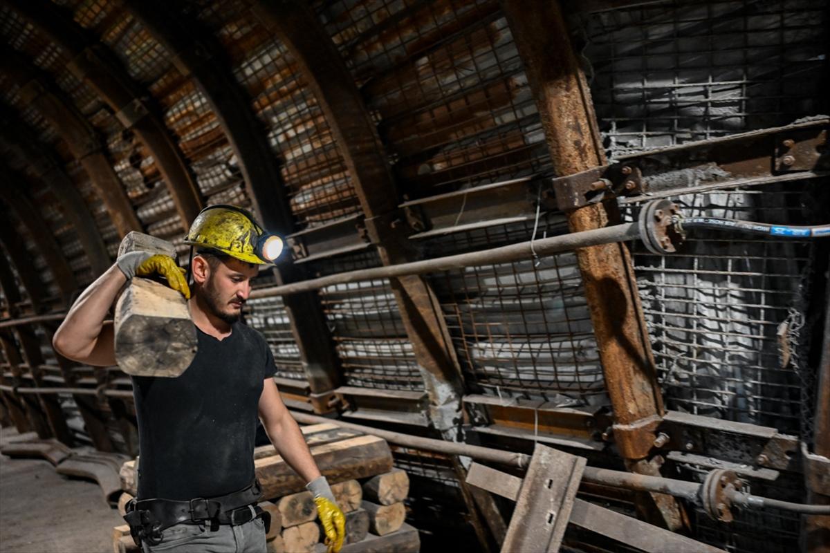 Somalı madenciler, arama kurtarma eğitimlerini tamamladı
