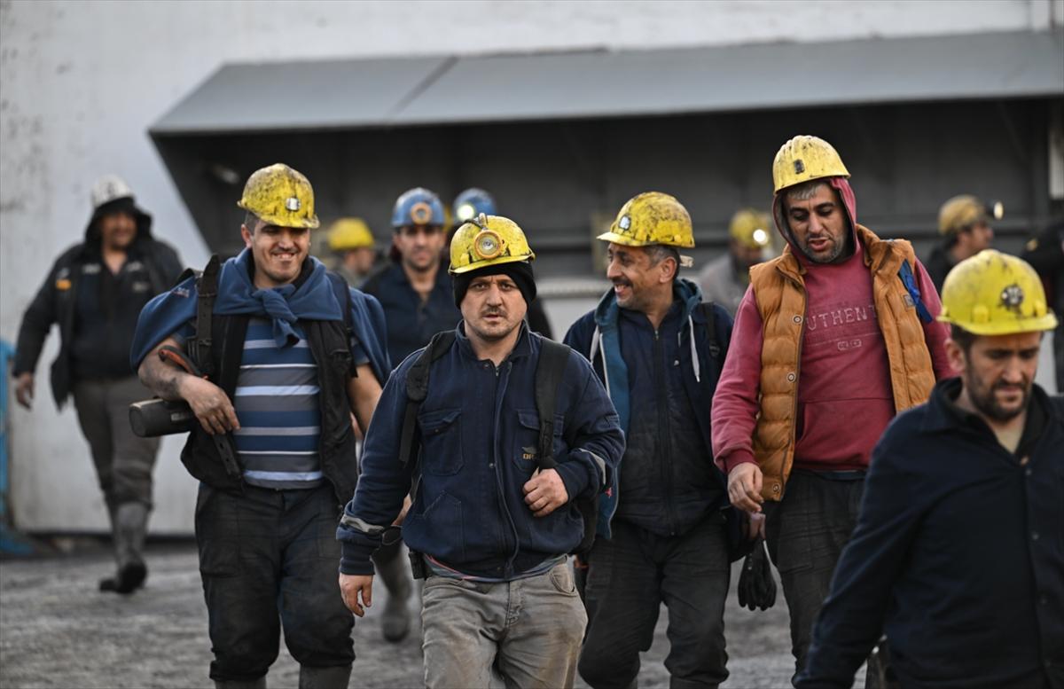 Somalı madenciler, arama kurtarma eğitimlerini tamamladı