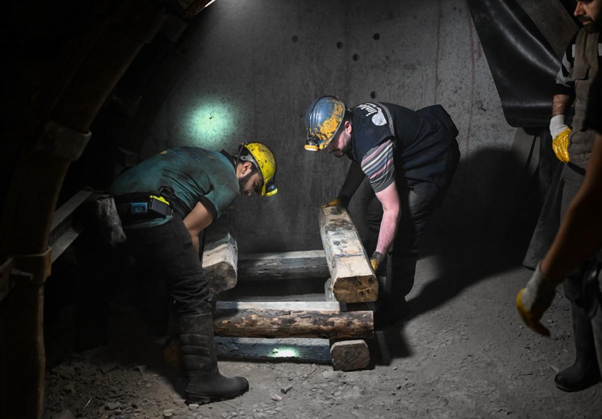 Somalı madenciler, arama kurtarma eğitimlerini tamamladı