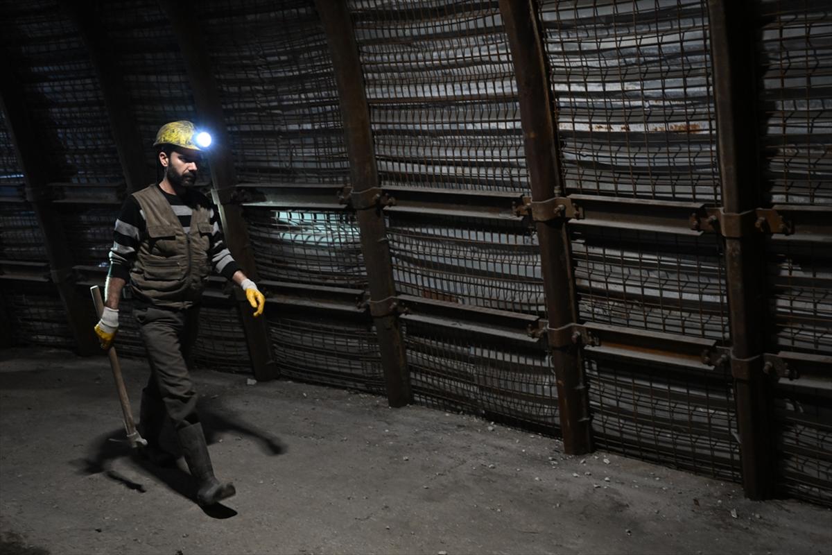 Somalı madenciler, arama kurtarma eğitimlerini tamamladı