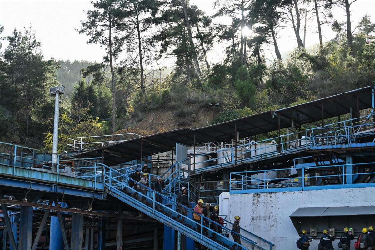 Somalı madenciler, arama kurtarma eğitimlerini tamamladı