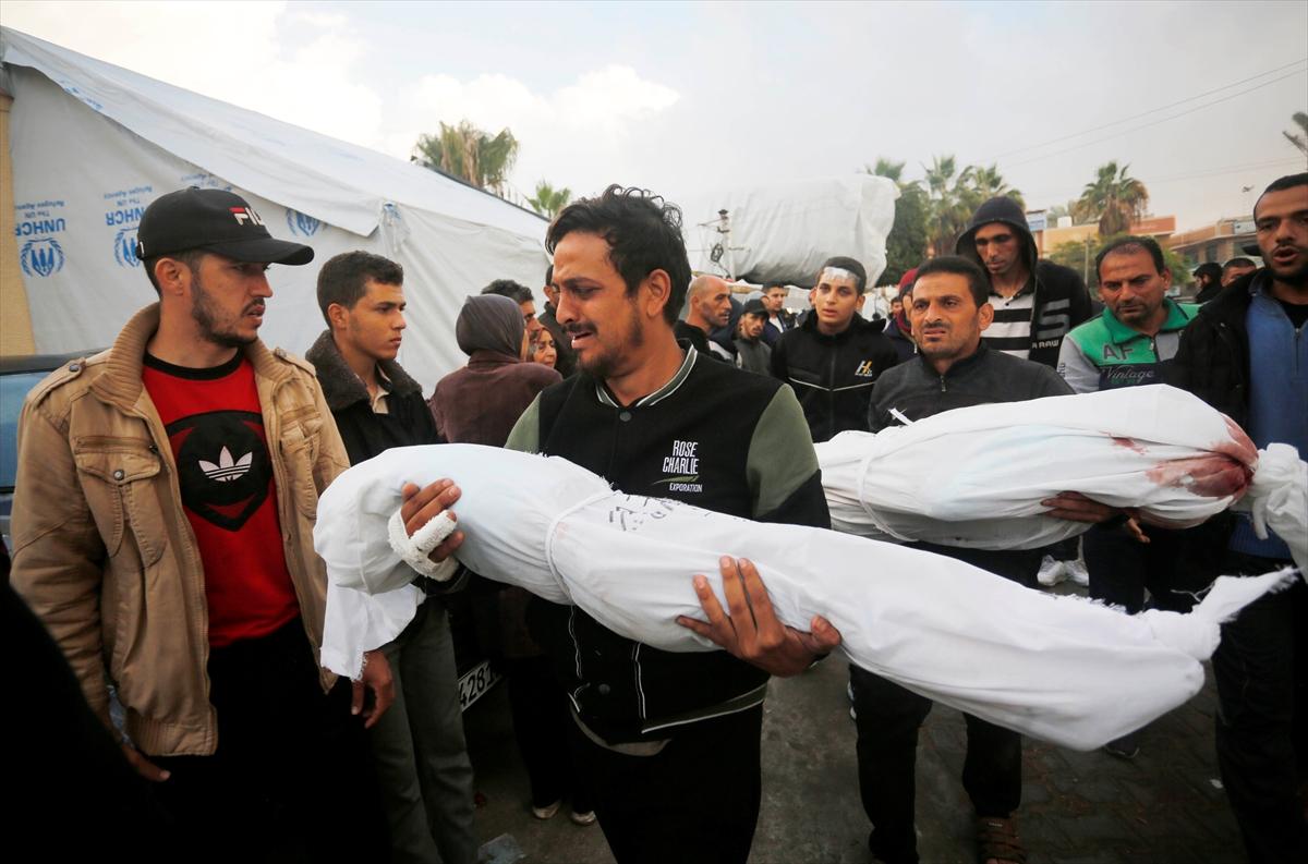 Gazze'de anne ve babaların gözyaşları 2 aydır dinmiyor