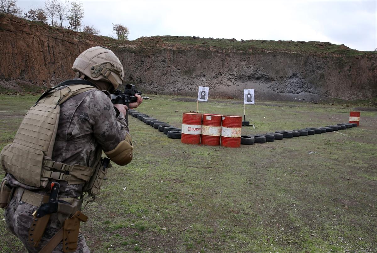 Bitlis'te özel harekat polislerinin zorlu eğitim süreci