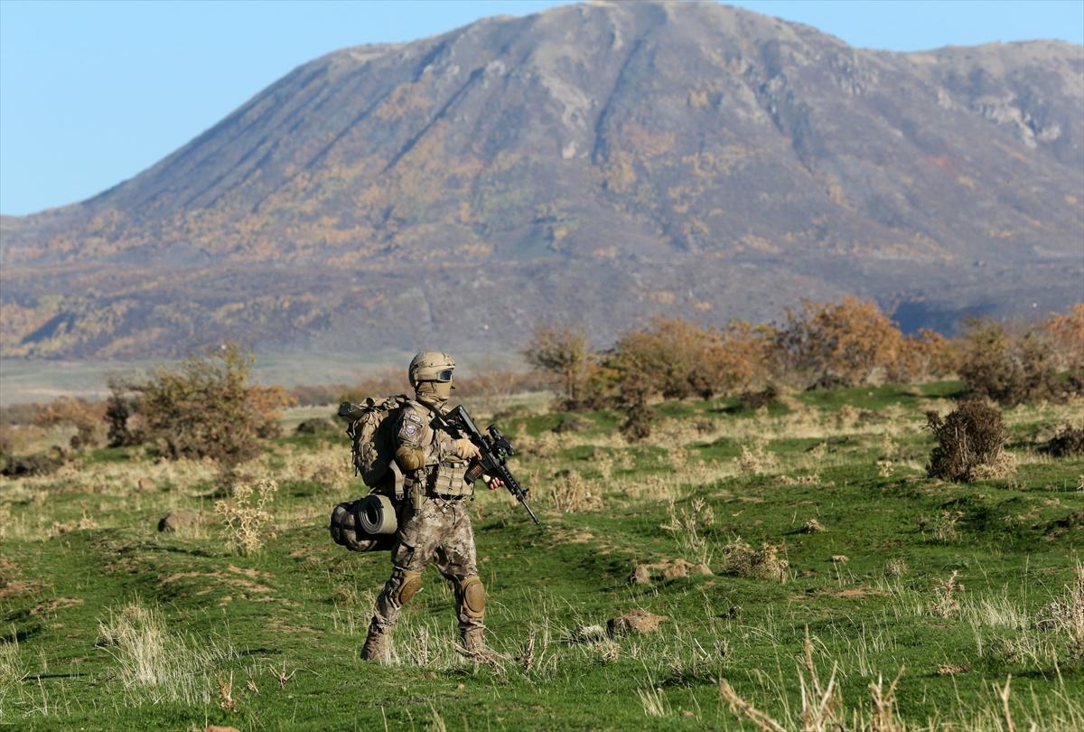 Bitlis'te özel harekat polislerinin zorlu eğitim süreci