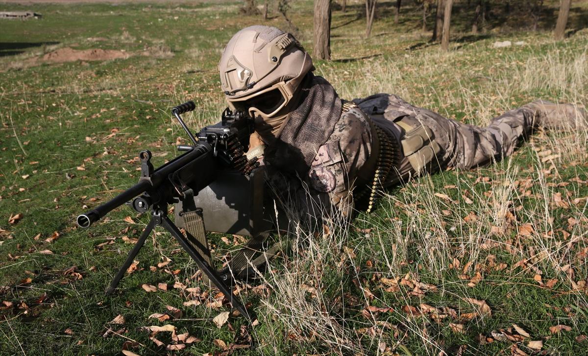 Bitlis'te özel harekat polislerinin zorlu eğitim süreci
