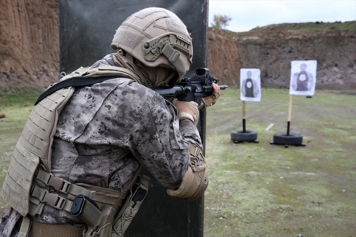 Bitlis'te özel harekat polislerinin zorlu eğitim süreci