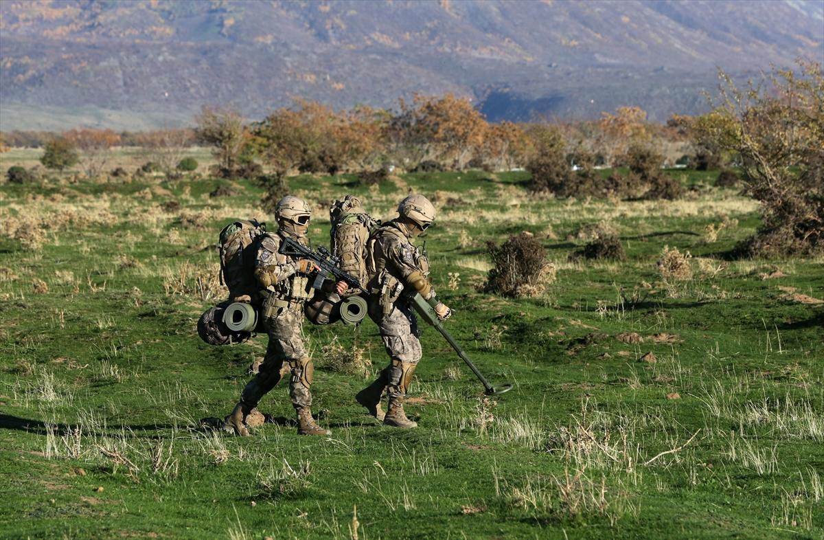 Bitlis'te özel harekat polislerinin zorlu eğitim süreci