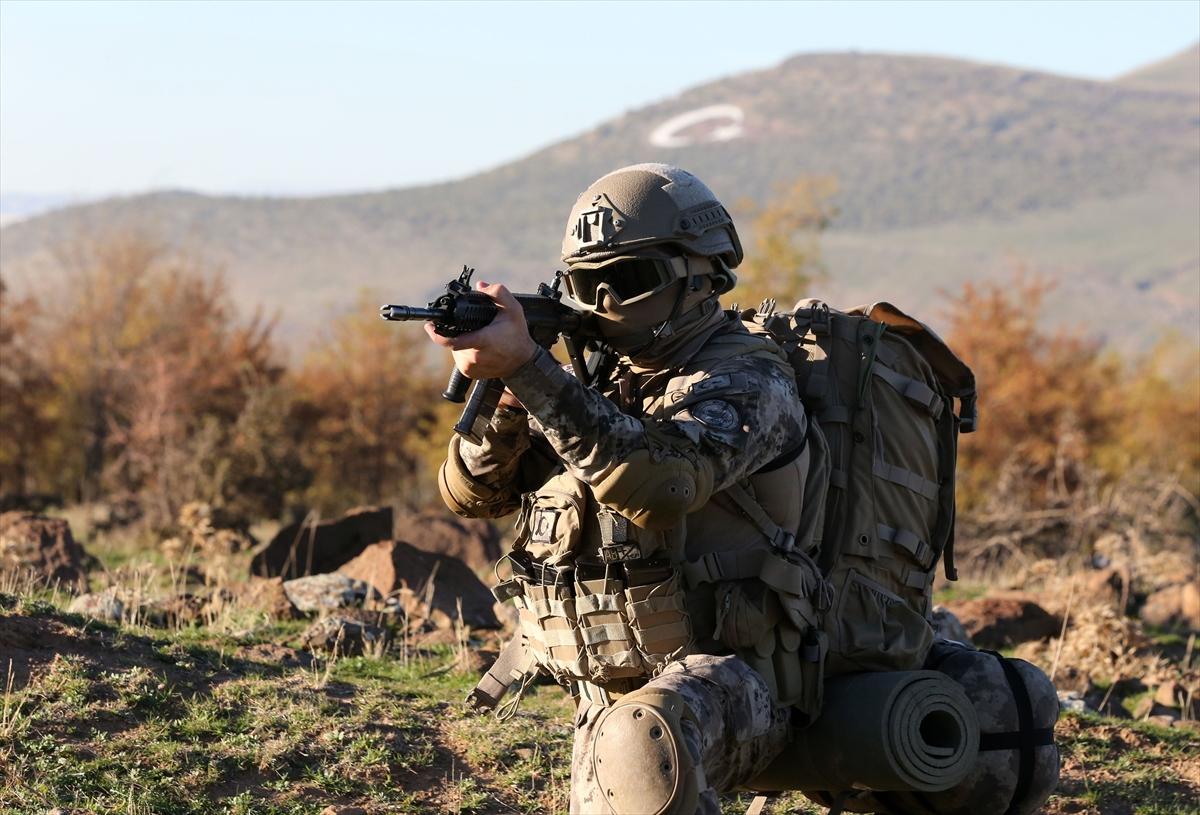Bitlis'te özel harekat polislerinin zorlu eğitim süreci