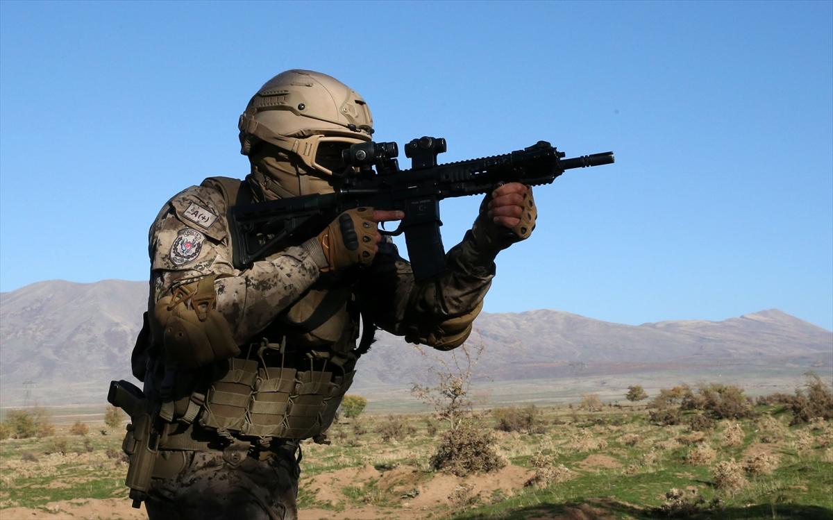 Bitlis'te özel harekat polislerinin zorlu eğitim süreci