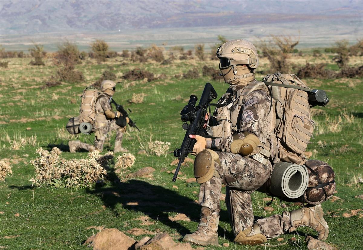 Bitlis'te özel harekat polislerinin zorlu eğitim süreci