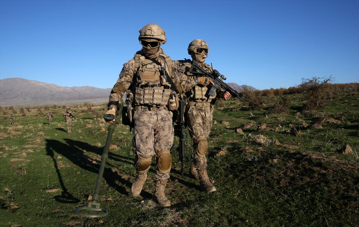 Bitlis'te özel harekat polislerinin zorlu eğitim süreci