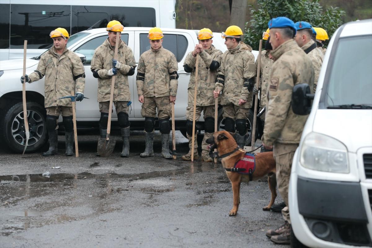 Zonguldak'ta heyelan: Anne ve oğlu aranıyor