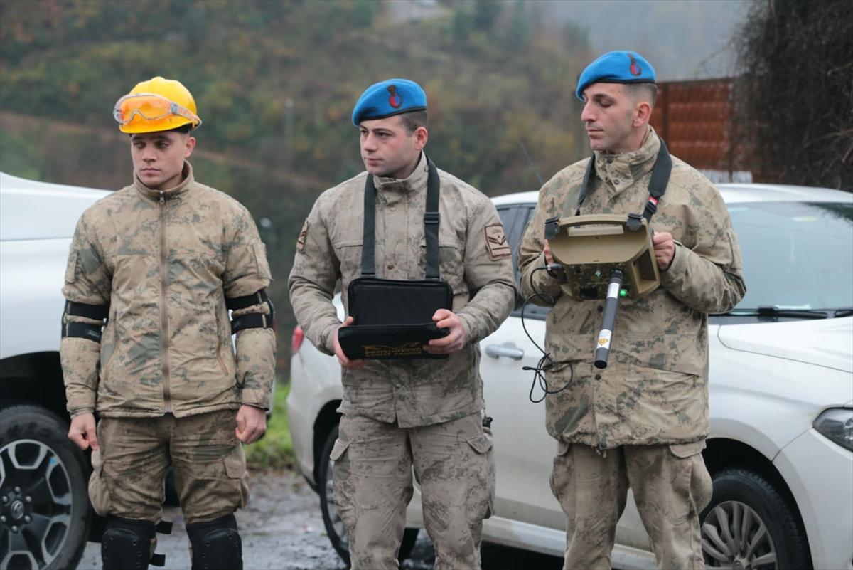 Zonguldak'ta heyelan: Anne ve oğlu aranıyor