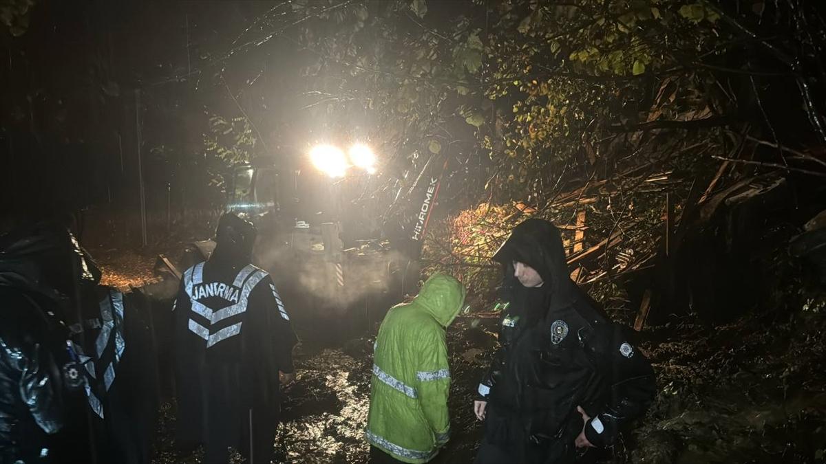 Zonguldak'ta heyelan: Anne ve oğlu aranıyor