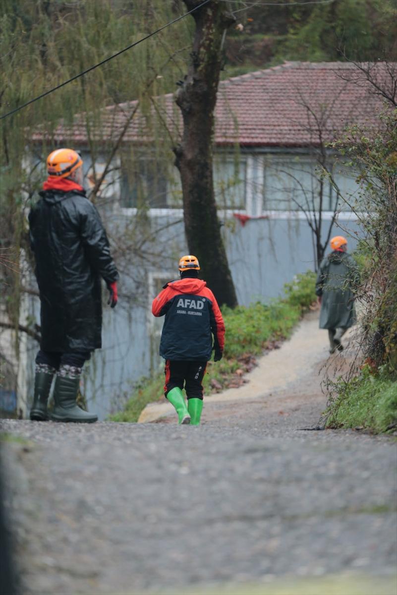 Zonguldak'ta heyelan: Anne ve oğlu aranıyor