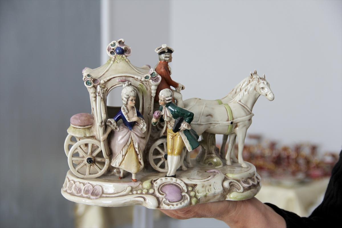 Kayserili koleksiyoner, dünyayı gezerek 1500 parça mini biblo biriktirdi