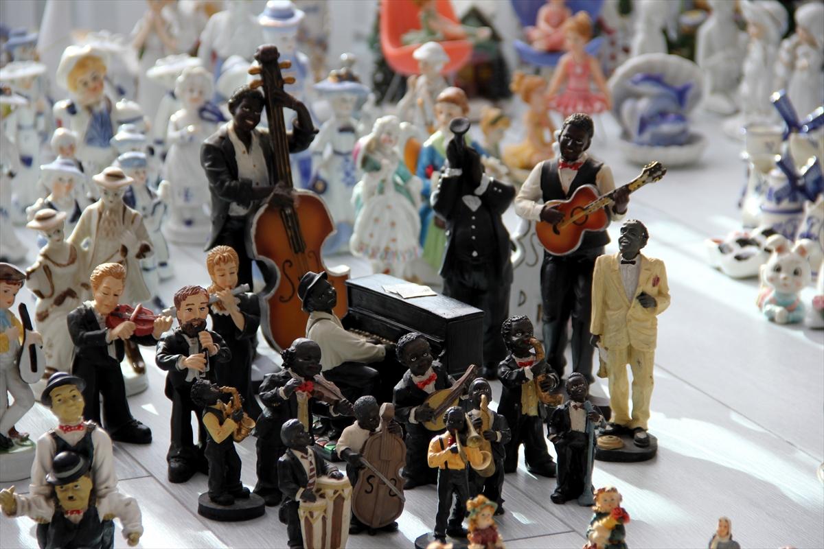 Kayserili koleksiyoner, dünyayı gezerek 1500 parça mini biblo biriktirdi